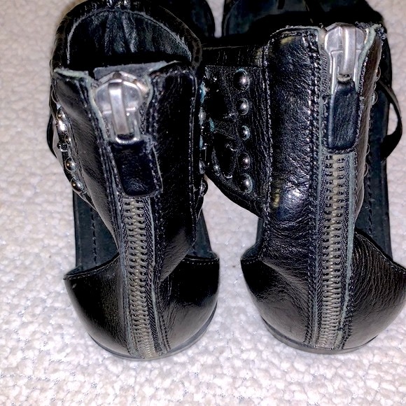 B. Makowsky Black Jeweled Zip-up Sandals — Deco Accents — 7 - Picture 5 of 7